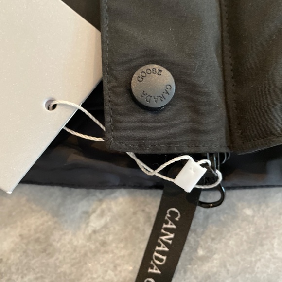 Canada Goose vest end of season sale - Picture 7 of 8